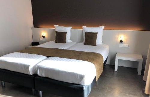 Sint-Joris Hotel | Explore Hotel Gemeente Huis: Family-Friendly Comfort Awaits