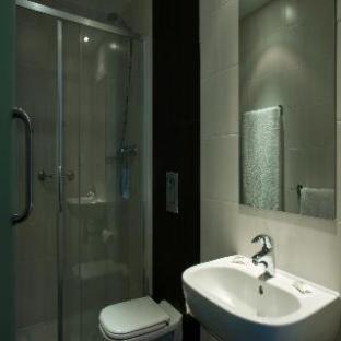 Fatima Hotel | Discover Comfort at Hotel Genesis: Wheelchair Accessible Stay