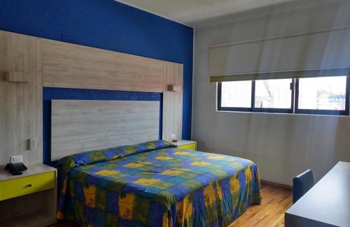 Santa Maria la Ribera Hotel | Inviting Hotel Gilbert: Family-Friendly Stay with Breakfast