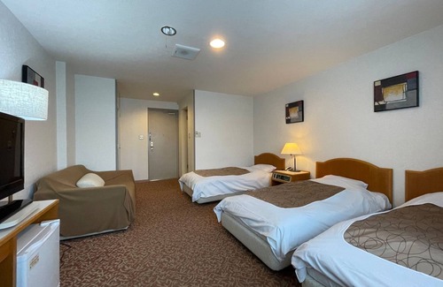 Shirahama Hotel | Relax at Hotel Ginsui: Triple Room near Shirahama Beach