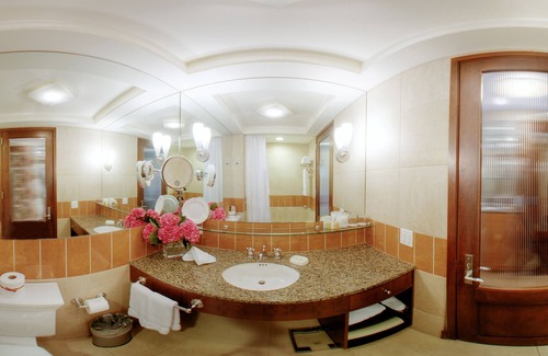 Rose Hill Hotel | Elegant Hotel Giraffe with Spa & Eco-Friendly Amenities