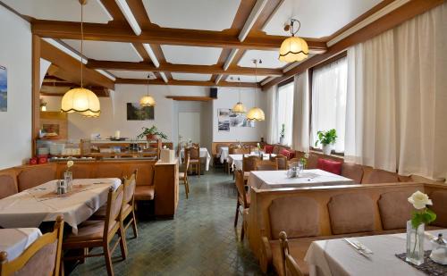 Kufstein Hotel | Discover Hotel Gisela: Pet-Friendly Stay with Great Reviews