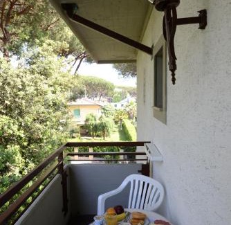 Cinquale Hotel | Pet-Friendly Hotel Giulio Cesare with Oceanfront Views