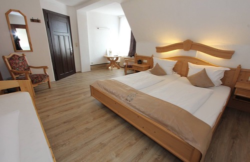 Bad Grund Hotel | Inviting Hotel Glück Auf: Family-Friendly with Pool & Dining