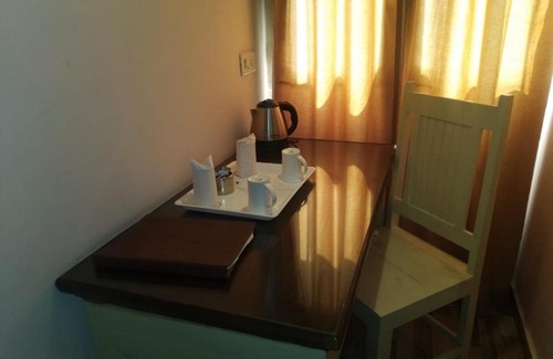 Amer Fort Road Hotel | Budget-Friendly Hotel Glitz Jaipur with Hot Tub & Breakfast