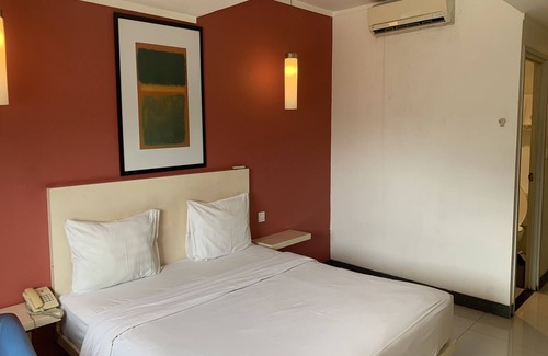 Chinatown Hotel | Budget-Friendly Retreat at Hotel Glodok Plaza