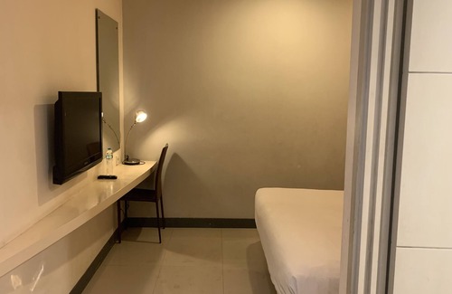 Chinatown Hotel | Budget-Friendly Retreat at Hotel Glodok Plaza