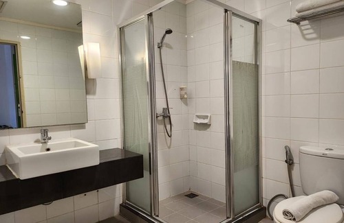 Chinatown Hotel | Budget-Friendly Retreat at Hotel Glodok Plaza
