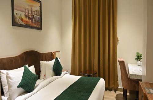 Aligarh Hotel | Budget-Friendly Stay at Hotel Gold In Leaf with Dining
