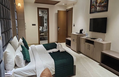 Aligarh Hotel | Budget-Friendly Hotel Gold In Leaf with Family Amenities