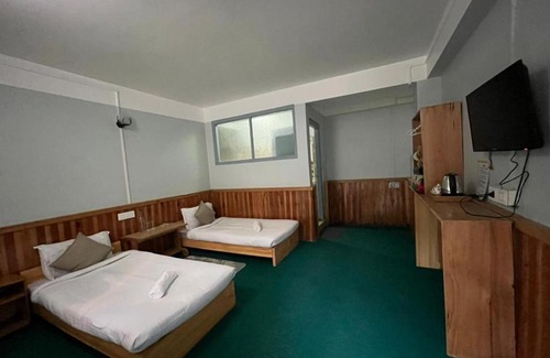 Lachen Hotel | Comfortable Stay at Hotel Golden Kang Lachen with Breakfast