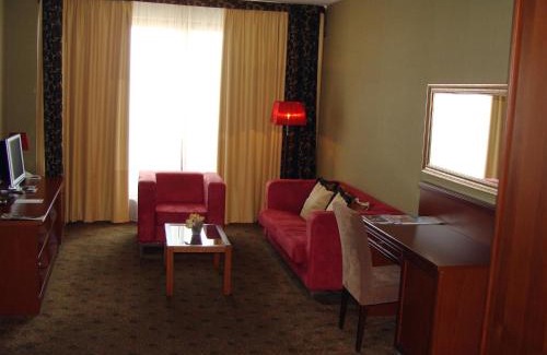 Balatonfured Hotel | Discover Hotel Golden Lake Resort: Oceanfront Bliss Awaiting