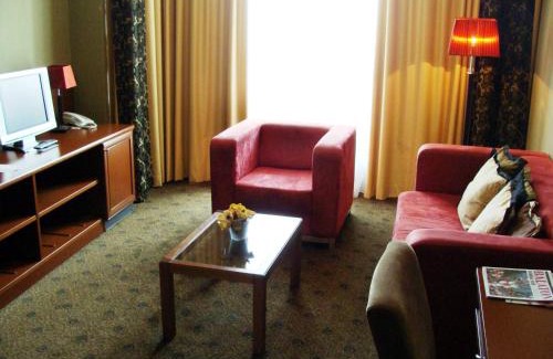 Balatonfured Hotel | Discover Hotel Golden Lake Resort: Oceanfront Bliss Awaiting