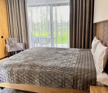 Onyshkivtsi Hotel | Discover Hotel Golden Lion & SPA: Oceanfront Relaxation Awaits