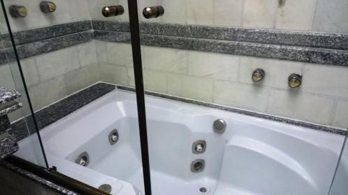Conceicao Hotel | Discover Hotel Golden Park Campinas Cambuí with Pool & Ocean View