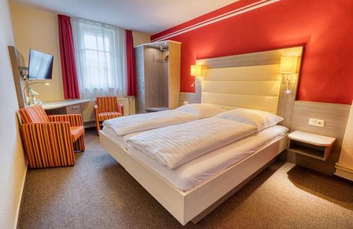 Goslar Old Town Hotel | Explore Hotel Goldene Krone: Family-Friendly with Pool