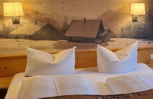 Reutte Hotel | Discover Hotel Goldene Rose: Rated 8.8 with Spa & Dining