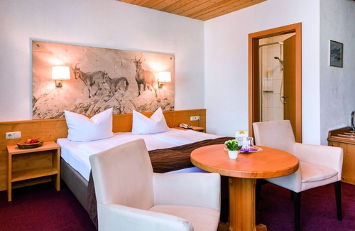 Reutte Hotel | Discover Hotel Goldene Rose: Rated 8.8 with Spa & Dining