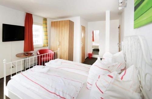 Duisburg City Center Hotel | Comfortable Stay at Hotel Goldener Hahn with Family Amenities