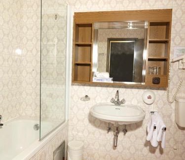 Kufstein Hotel | Relax at Hotel Goldener Löwe: Spa, Hot Tub & Pet Friendly