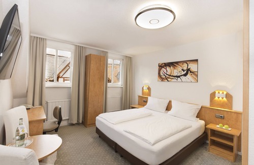Idstein Hotel | Discover Hotel Goldenes Lamm: Family-Friendly Getaway