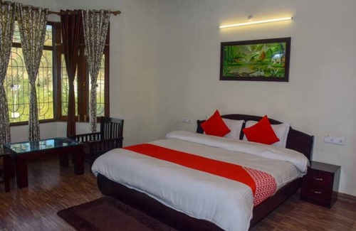 Bhimtal Resort | Relax at Hotel Goludev Valley View with Spa and Hot Tub