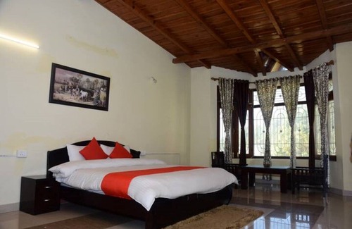 Bhimtal Resort | Relax at Hotel Goludev Valley View with Spa and Hot Tub