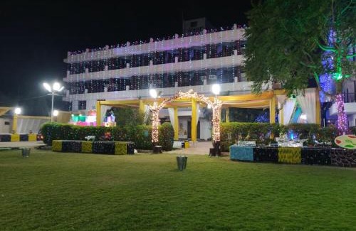 Bina Hotel | Budget-Friendly Retreat at Hotel Gomti Nandan Palace