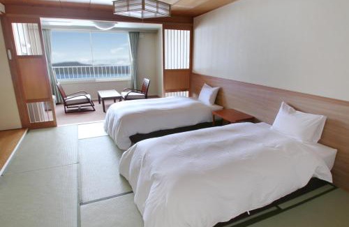 Akankohan Hotel | Elegant Hotel Gozensui: Family-Friendly with Hot Tub Access