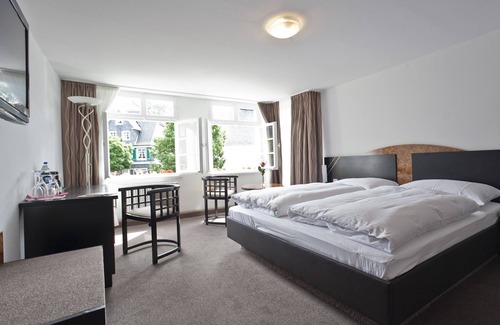 Solingen Hotel | Modern Comfort at Hotel Gräfrather Hof - 4-Star Experience