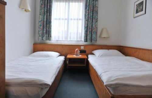 Pommersfelden Hotel | Inviting Hotel Grüner Baum with Ocean View & Pet-Friendly Amenities