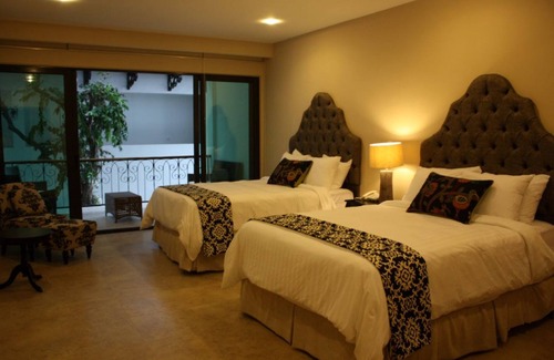 Santiago Hotel | Discover Comfort at Hotel Gran David with Pool and Spa