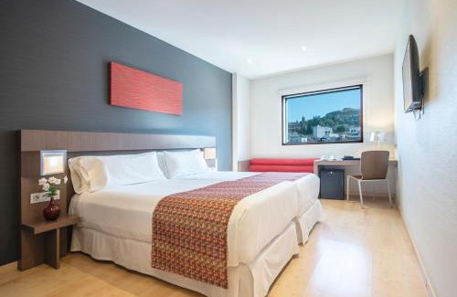 Beiro Hotel | Relax at Hotel Granada: 4-Star Stay with Pool & Pets Welcome