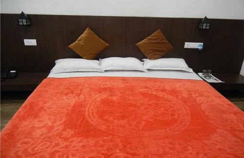 Khandwa Hotel | Budget-Friendly Hotel Grand Barrack with Family Amenities