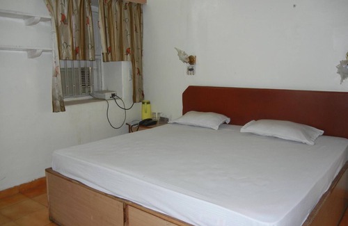 Khandwa Hotel | Budget-Friendly Hotel Grand Barrack with Family Amenities