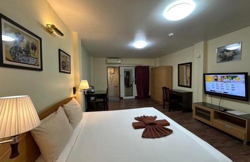 Ramkhamhaeng Hotel | Delightful Grand Mandarin Residence with Breakfast Included