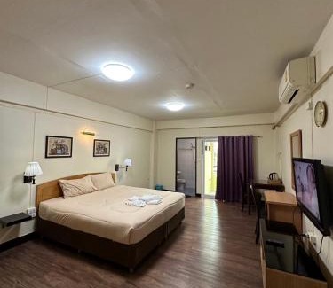 Ramkhamhaeng Hotel | Delightful Grand Mandarin Residence with Breakfast Included