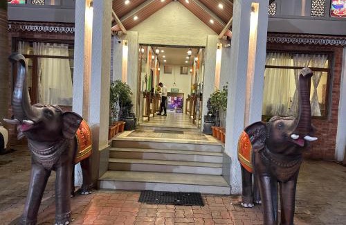 Ellora Hotel | Comfortable Stay at Hotel Great Annapurna with Kitchen