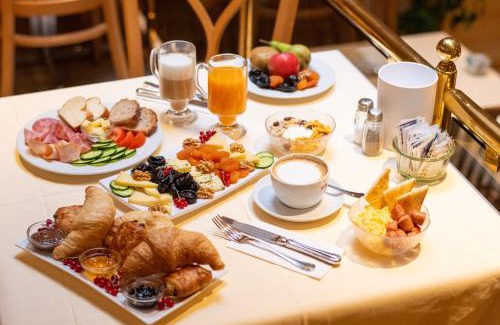 Grindelwald Hotel | Elegant Stay at Hotel Grindelwalderhof with Breakfast & Dining