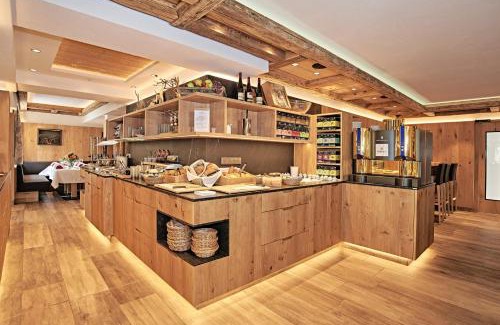 Mitterbach Hotel | Discover Hotel Grünberger Superior with Oceanfront Pool Access
