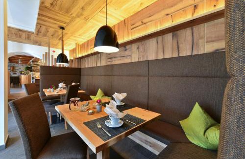Villnoss Hotel | Top-Rated Hotel Gsoihof: Pool, Breakfast & Family-Friendly