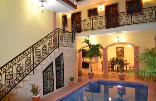 Granada Hotel | Discover Hotel Guardabarranco: Poolside Family Retreat