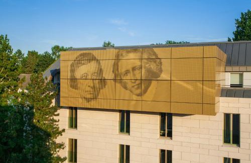 Niederzwehren Hotel | Discover Comfort at Hotel Gude: Pet-Friendly Retreat