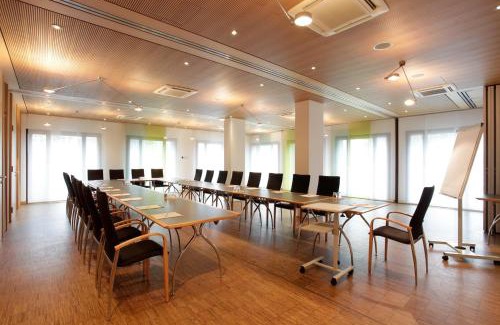 Niederzwehren Hotel | Discover Comfort at Hotel Gude: Pet-Friendly Retreat