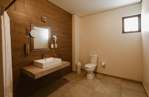 San Agustin de las Juntas Hotel | Comfortable Stay at Hotel Guivá Aeropuerto with Spa & Breakfast