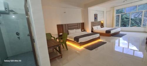 Gobind Dham Hotel | Hotel Gurudeva, Govindghat