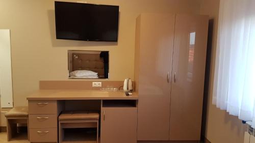 Wysokie Mazowieckie Hotel | Pet-Friendly Escape at Hotel Gutland with Pool & Dining