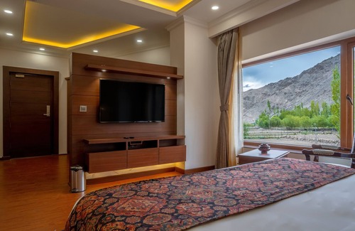 Leh Hotel | Experience Mountain Views at Hotel Gyalpo Residency, Leh