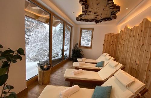 Mariapfarr Hotel | Relaxing Retreat at Hotel Häuserl im Wald with Ocean Views