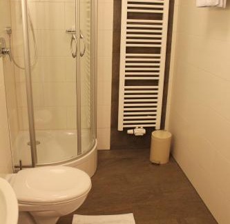Grossgruendlach House | Welcoming Hotel Höfler B&B: Family-Friendly Getaway